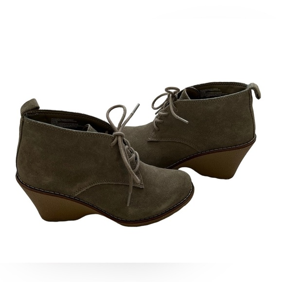 White Mountain Lambert Taupe Suede Wedge Bootie 7.5M - Picture 2 of 9